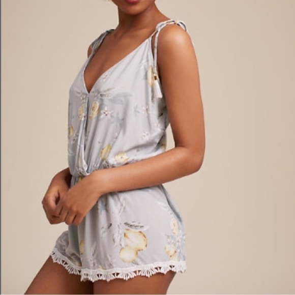 Plum Pretty Sugar Anthropologie Lemon Print Romper Sleepwear Size M/L - Picture 1 of 14